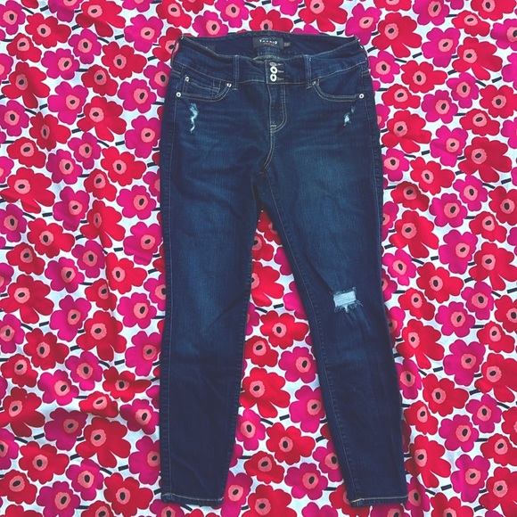 👖Torrid Premium Blue Denim Mid Rise Stretchy Distressed Jegging👖 - Picture 4 of 16